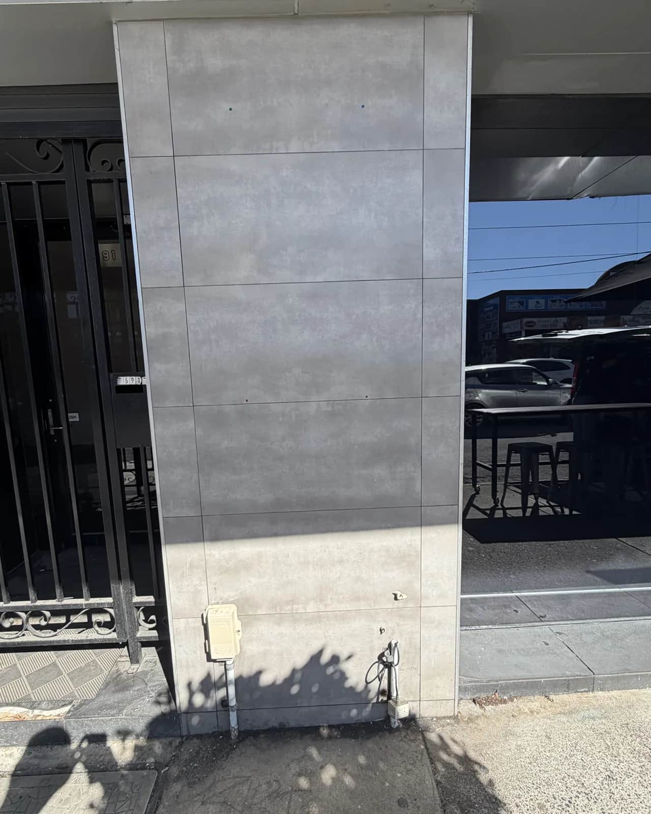 The same tiled pillar, clean, with no posters or residue